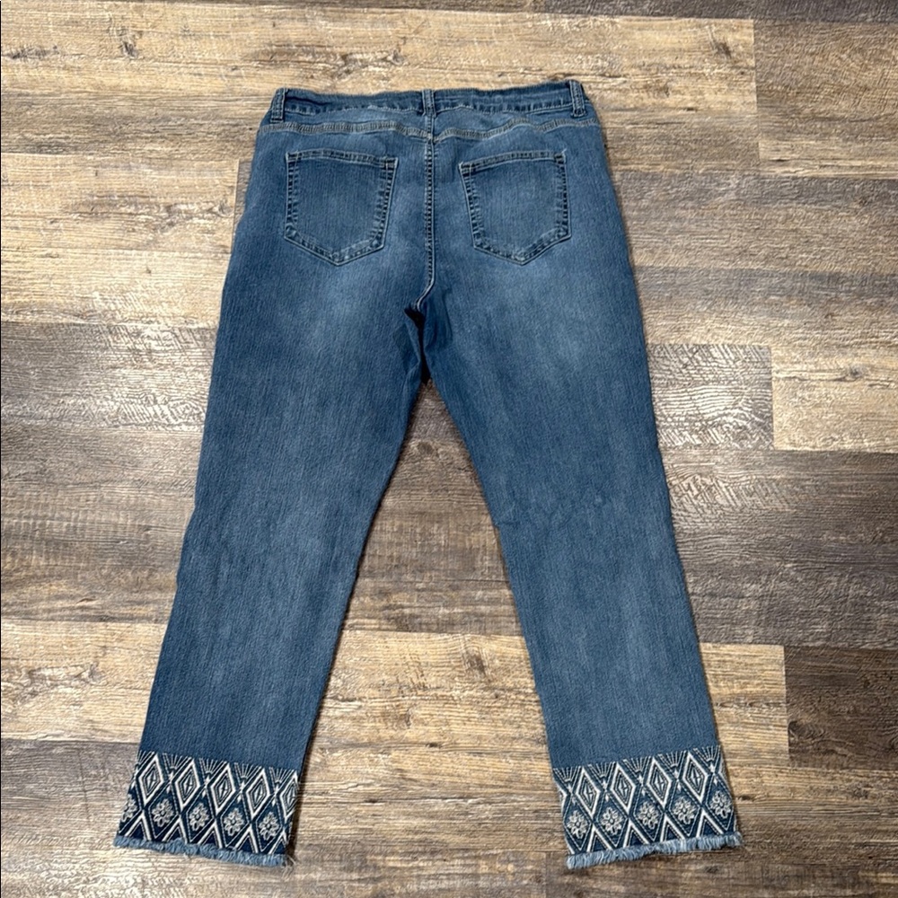 Massini Blue Ankle Cropped Jeans with Embroidered Hem - Picture 5 of 7